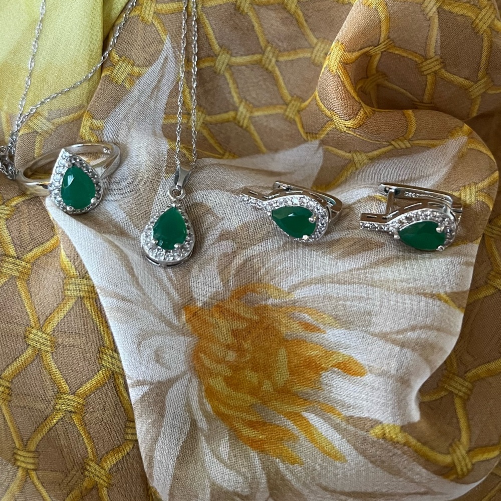 Beautiful silver and Emerald jewelry set.